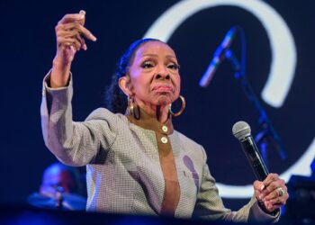 Gladys Knight says she will play fewer shows amid concern over recent performances