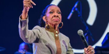 Gladys Knight says she will play fewer shows amid concern over recent performances
