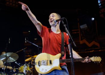 Watch Bruce Springsteen and Bleachers join forces for ‘Jersey Girl’ and ‘Chinatown’ in Asbury Park