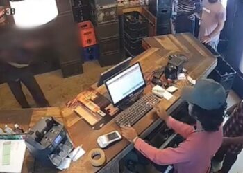 Armed robbery at Trincomalee liquor shop (CCTV)