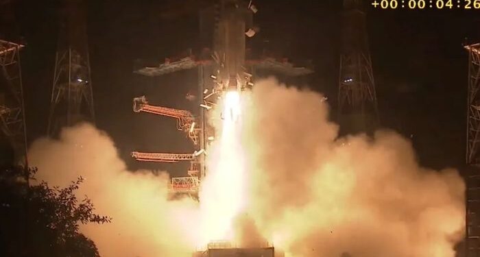 India’s ISRO launces first imaging satellite into orbit