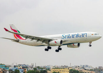 Sri Lankan airlines flight landing