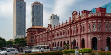 A picture showing the historic and urbans sides of Colombo