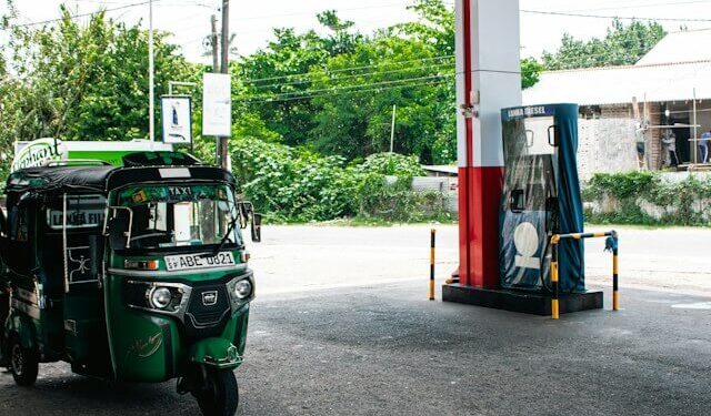 tuktuk stopped at Sri lankan filling station