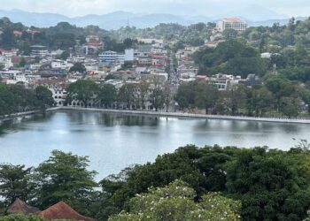 kandy lake