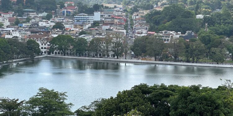 kandy lake
