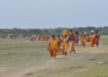 sri lankans walking