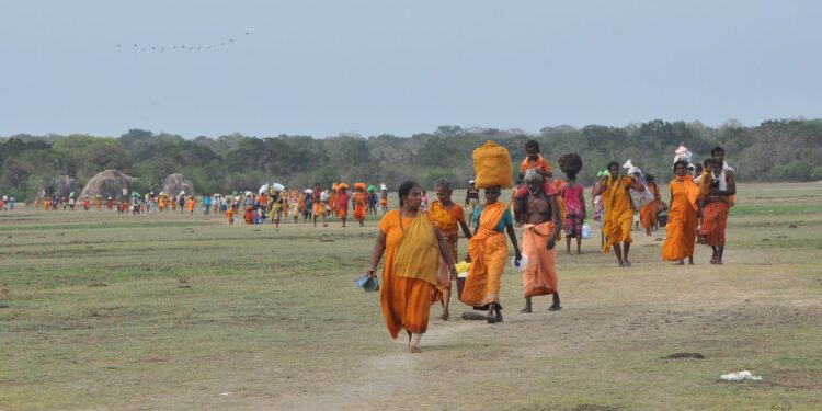 sri lankans walking
